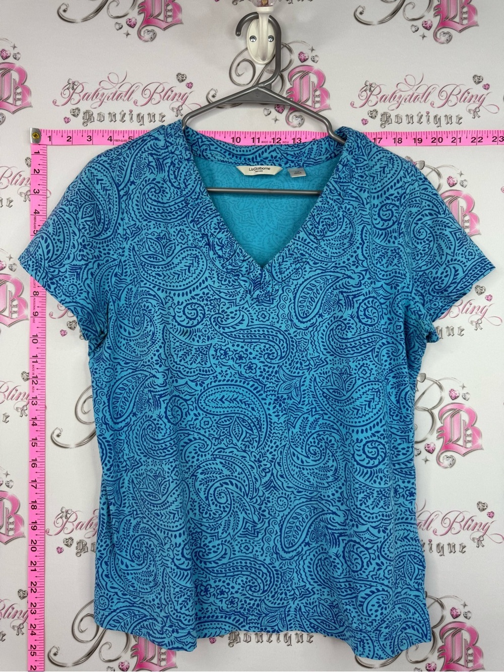 Liz Claiborne tshirt Blue Paisley V-Neck Short Sleeve Top